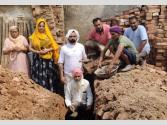 ਅਨਮੋਲ ਮੁਸਕਾਨ ਚੈਰੀਟੇਬਲ ਟਰਸਟ ਵੱਲੋਂ ਪਿੰਡ ਘੜੂੰਆਂ ਦੇ ਬਾਰਸ਼ ਪੀੜਤ ਪਰਿਵਾਰ ਦੇ ਘਰ ਦੀ ਮੁੜ ਉਸਾਰੀ ਸ਼ੁਰੂ: ਅਮਰਜੀਤ ਕੌਰ
