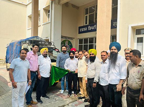 ਡੀ.ਸੀ ਦਫ਼ਤਰ ਯੂਨੀਅਨ, ਗੁਰਦਾਸਪੁਰ ਵੱਲੋਂ ਹੜ੍ਹ ਪੀੜਤਾਂ ਲਈ 110 ਪੈਕੇਟ ਫੂਡ ਦੇ ਭੇਜੇ ਗਏ