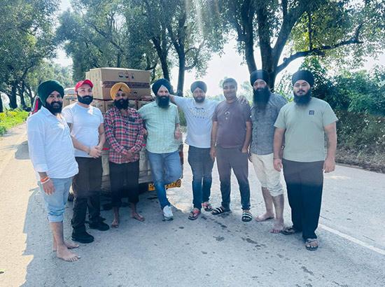 ਸ਼ੈਰੀ ਕਲਸੀ ਦੀ ਅਗਵਾਈ ਵਿੱਚ ਡੇਰਾ ਬਾਬਾ ਨਾਨਕ ਦੇ ਹੜ੍ਹ ਪ੍ਰਭਾਵਿਤ ਖੇਤਰ ਵਿੱਚ ਰਾਹਤ ਸਮੱਗਰੀ ਵੰਡੀ