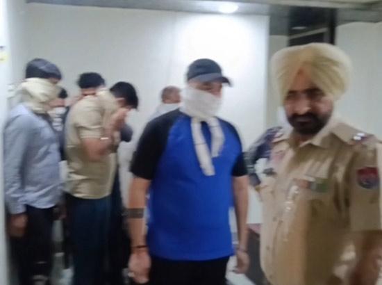 ਕੁਕੂ ਦੇ ਢਾਬੇ ’ਤੇ ਪੁਲਿਸ ਦੀ ਰੇਡ, 10 ਜੁਆਰੀ ਗ੍ਰਿਫਤਾਰ, 2.50 ਲੱਖ ਰੁਪਏ ਬਰਾਮਦ 