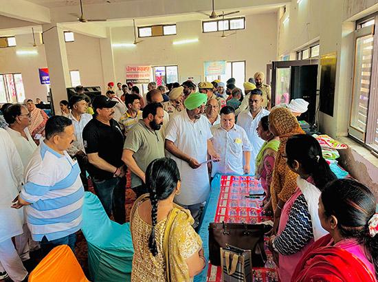 ‘ਆਪ ਦੀ ਸਰਕਾਰ ਆਪ ਦੇ ਦੁਆਰ’ ਮੁਹਿੰਮ ਤਹਿਤ ਸਰਕਾਰ ਵੱਲੋਂ ਲਗਾਏ ਜਾ ਰਹੇ ਸੁਵਿਧਾ ਕੈਂਪਾਂ ਦਾ ਲੋਕ ਲੈ ਰਹੇ ਨੇ ਭਰਪੂਰ ਲਾਹਾ- ਕੁਲਜੀਤ ਰੰਧਾਵਾ