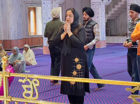 ਚੋਣ ਅਬਜ਼ਰਵਰ ਡਾ. ਸੇਨੂੰ ਦੁੱਗਲ ਨੇ ਗੁਰਦੁਆਰਾ ਸ੍ਰੀ ਦਰਬਾਰ ਸਾਹਿਬ, ਡੇਰਾ ਬਾਬਾ ਨਾਨਕ ਵਿਖੇ ਮੱਥਾ ਟੇਕਿਆ