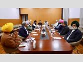 ਦਿੱਲੀ 'ਚ ਕਾਂਗਰਸ ਦੀ ਵੱਡੀ ਮੀਟਿੰਗ! ਰਾਹੁਲ ਅਤੇ ਖੜਗੇ ਸਮੇਤ ਪੰਜਾਬ ਦੇ ਦਿੱਗਜ ਆਗੂ ਰਹੇ ਮੌਜੂਦ, ਪੜ੍ਹੋ ਕੀ ਨਿਕਲਿਆ ਨਤੀਜਾ? 