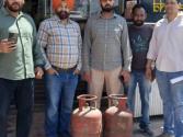 ਬਾਬੂਸ਼ਾਹੀ ਦੀ ਖ਼ਬਰ ਦਾ ਅਸਰ: ਫੂਡ ਸਪਲਾਈ ਵਿਭਾਗ ਵੱਲੋਂ ਅਚਨਚੇਤ ਛਾਪੇਮਾਰੀ, ਵਪਾਰਕ ਵਰਤੋਂ ਕਰਦੇ 12 ਘਰੇਲੂ ਗੈਸ ਸਿਲੰਡਰ ਜ਼ਬਤ