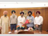 ਟੈਕਸੀ ਸਟੈਂਡਾਂ ਦਾ ਵਫਦ ਕਾਲਕਾ ਦੀ ਅਗਵਾਈ ਵਿੱਚ ਮਨਜਿੰਦਰ ਸਿੰਘ ਸਿਰਸਾ ਨੂੰ ਮਿਲਿਆ 
