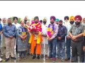 ਢੋਲ ਦੇ ਡਗੇ ਤੇ ਭੰਗੜੇ ਪਾ-ਪਾ ਕੀਤਾ ਪਿੰਡ ਵਾਸੀਆਂ ਤੇ ਸਕੂਲ ਸਟਾਫ ਨੇ ਸਟੇਟ ਅਵਾਰਡ ਹਾਸਲ ਕਰਨ ਵਾਲੇ ਅਧਿਆਪਕ ਦਾ ਸਵਾਗਤ 