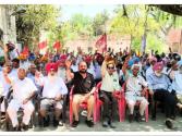 ਮੁਲਾਜ਼ਮ ਅਤੇ ਪੈਨਸ਼ਨਰਜ ਸਾਂਝੇ ਫਰੰਟ ਵੱਲੋਂ ਪੰਜਾਬ ਤੇ ਕੇਂਦਰ ਸਰਕਾਰ ਦੀਆਂ ਨੀਤੀਆਂ ਖਿਲਾਫ ਨਾਰੇਬਾਜ਼ੀ ਕਰਕੇ ਮਨਾਇਆ ਮਈ ਦਿਵਸ